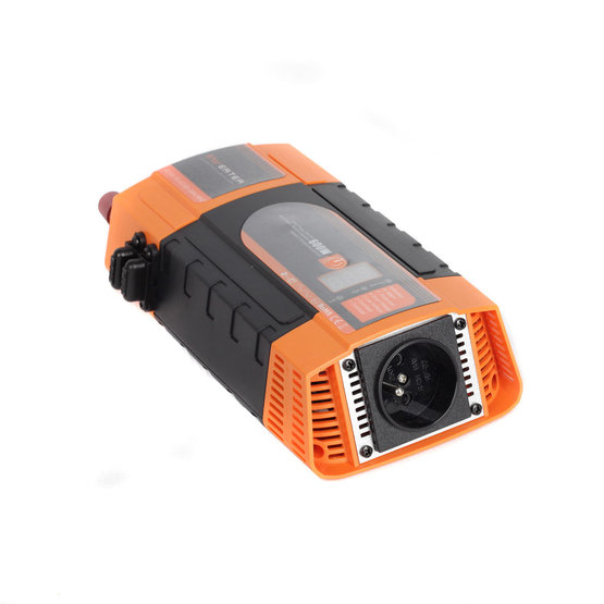 CAR600-D Menič napätia z 12V na 230V, USB, 600W, displej