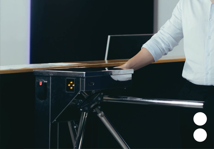 Turniket sa viackrát pretočí po priložení karty, QR kódu